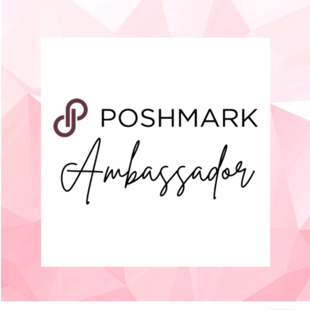 On vacation! Poshmark isn’t letting me click on vacation mode for some reason..